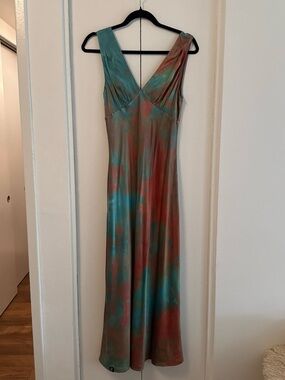 Tie-Dye V-Neck Maxi Dress in Teal and Brick Red